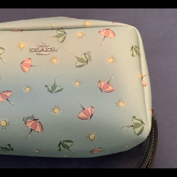 🏖💙 EUC COACH Boxy Cosmetic Case 💙Blue 💙Beach Umbrella Print🏝💙 - Picture 2 of 9